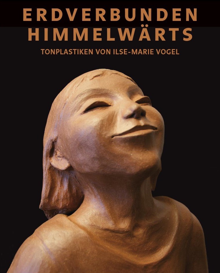 Plakat mit Titel der Ausstellung und Bild eines Kopfes einer Tonfigur